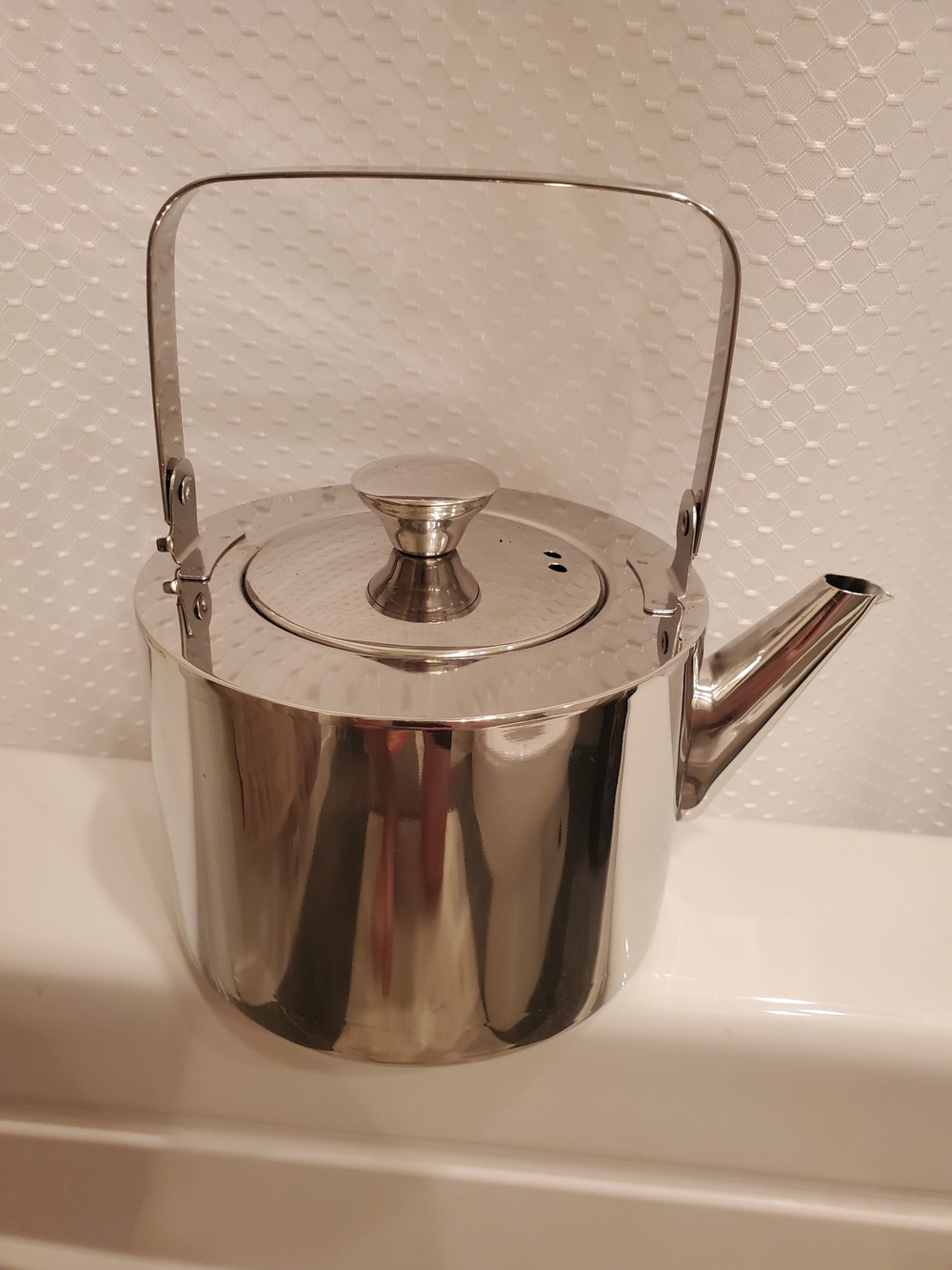 Stainless Steel Silver Teapot Well Equiped Kitchen with Folding Handle